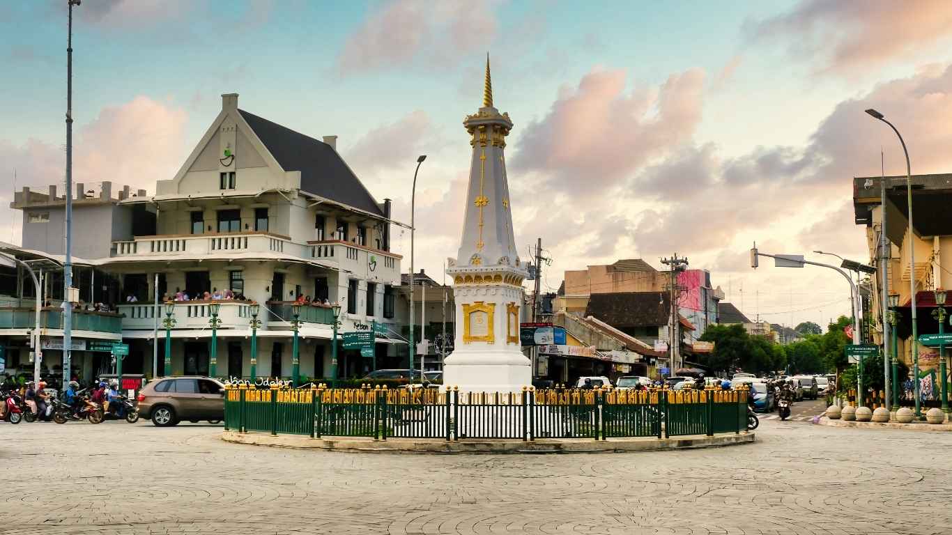 Yogyakarta Private Tour vs Group Tour: Pros and Cons