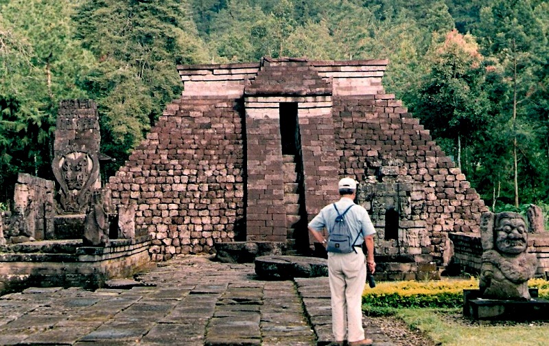 Central Java 6 Days Tour